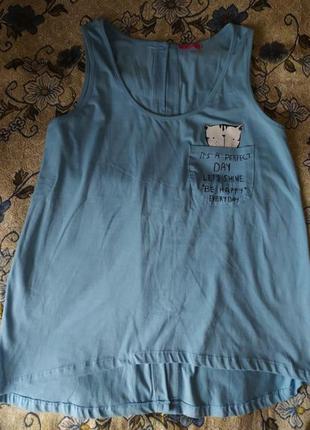 Классная женская майка голубая с карманчиком и разрезом на спине