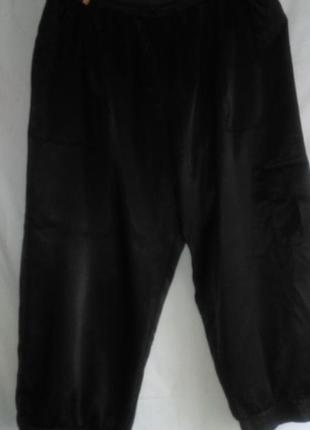 Атласні бриджі на гарну жінку