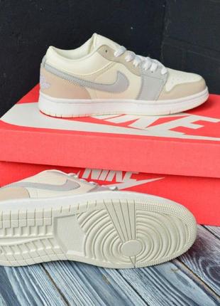 Женские кроссовки nike air jordan 1 светло-бежевые, кожа. жіночі кросіки найк10 фото