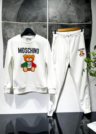 Жіночий прогулянковий спортивний костюм в стилі moschino