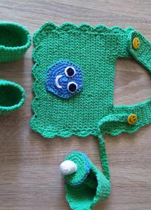 Набор детский: слюнявчик, тапочки, держатель для соски