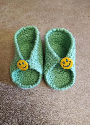 Набор детский: слюнявчик, тапочки, держатель для соски