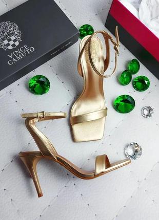 Vince camuto оригінал золоті шкіряні босоніжки на шпильці