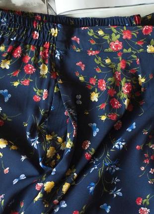 Батальные темно синие летние брюки в цветочек женские англия, размер xl4 фото
