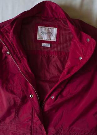 Красная куртка женская ветровка geox, размер s6 фото