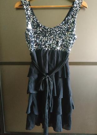 Нарядное вечернее платье с пайетками