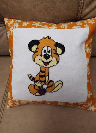 Наволочка вышитая тигренок