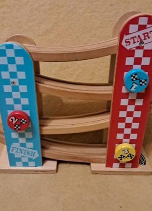 Дерев'яний трек для машинок