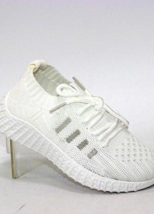 Білі трикотажні кросівки для дівчинки білий