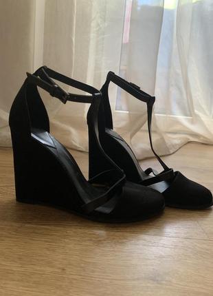 Босоножки stradivarius