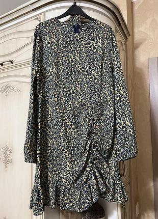 Платье в цветочек с поясом и декоративными пуговицами missguided6 фото