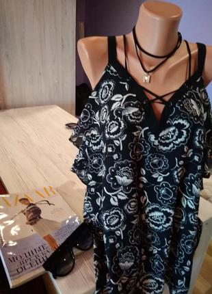 Стильная блузка  с открытыми плечами стяжка на груди,цветочный  принт.2 фото