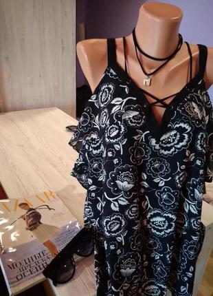 Стильная блузка  с открытыми плечами стяжка на груди,цветочный  принт.4 фото
