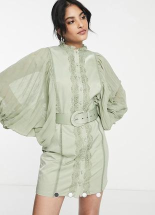 Платье с рукавами плиссе отделкой из гипюрового кружева