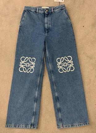 Женские синие прямые джинсы в стиле loewe с вышитым белым логотипом бренда стильные однотонные
