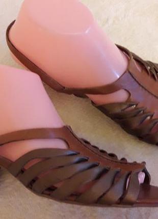 Босоніжки clarks