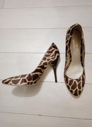 Леопардовые атласные туфли на шпильке braska