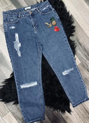 Винтажные рваные джинсы момы с патчами new look.4 фото
