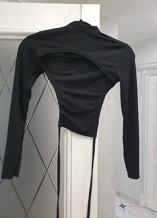 Красивый топ с открытой спиной