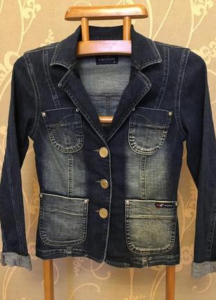 Очень красивый и стильный брендовый пиджак.