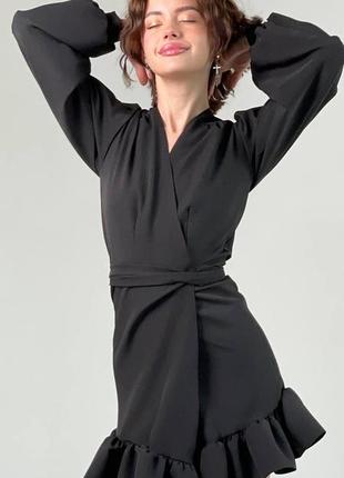 Женское черное короткое платье на запах5 фото