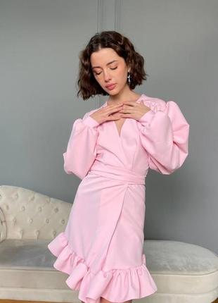 Женское розовое короткое платье на запах