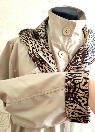 Бежевая с вставками леопардового принта куртка ветровка на подкладке в большом размере jackie.7 фото