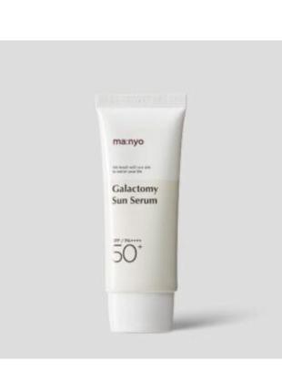 Зволожуюча сонцезахисна сироватка manyo galactomy sun serum spf 50+/pa++++ 50 мл