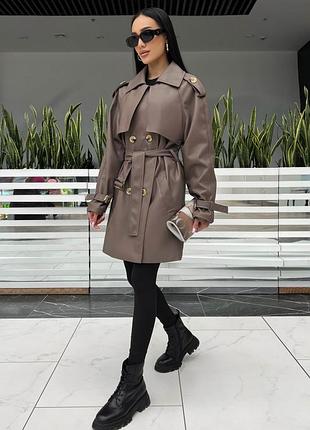 Тренч очень стильный укороченный черный мокко молочный