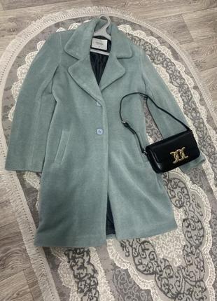 Красиве пальто на весну