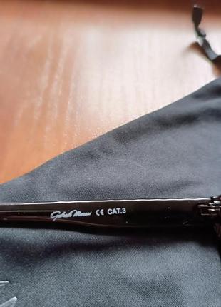 Женские солнцезащитные очки.