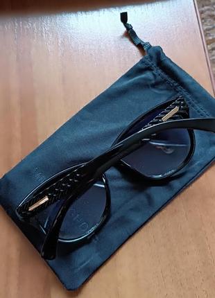 Женские солнцезащитные очки.