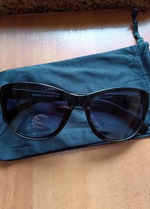 Женские солнцезащитные очки.