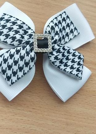 Заколка в стилі chanel "гусячий" колір нова