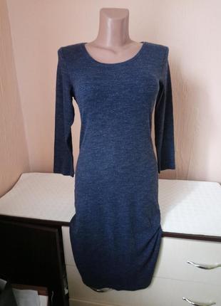 Силуетна сукня міді .