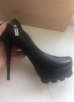 Шкіряні туфлі