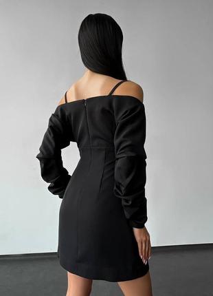 Изысканное черное платье с длинными рукавами и открытыми плечами.9 фото
