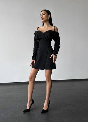 Изысканное черное платье с длинными рукавами и открытыми плечами.4 фото