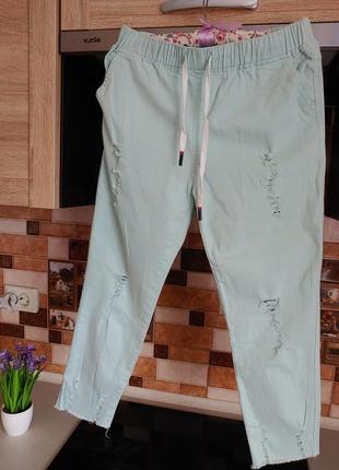 Джинсы короткие с потертрами, р.27