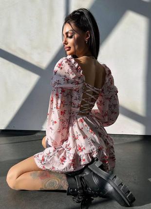 Ніжна квіткова сукня міні з воланами та шнурівкою8 фото