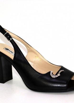 Женские черные босоножки на высоком каблуке.1 фото