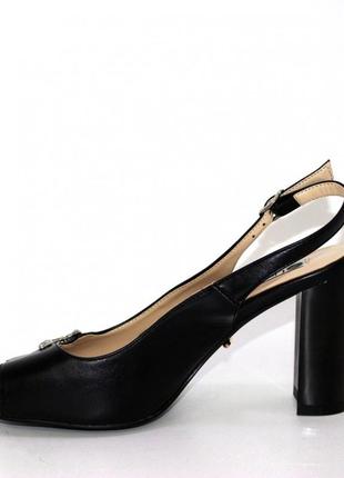 Женские черные босоножки на высоком каблуке.5 фото