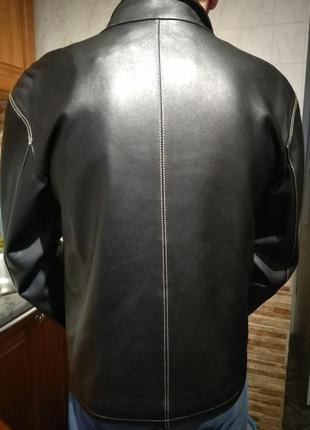 Шкіряна куртка коротка на блискавці, розмір м2 фото
