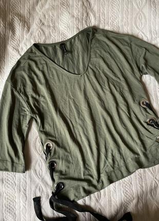 Блуза кольору хакі збоку з зав‘язками1 фото