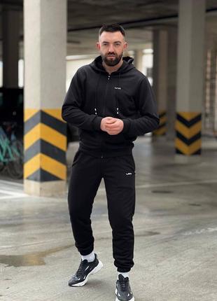 Мужской черный костюм на молнии