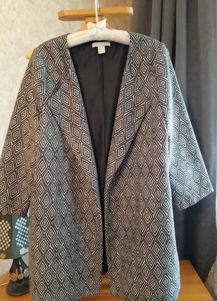 Елегантное пальто для женщин в ромбик