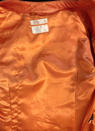 Кожаная лаковая курточка с вышивкой8 фото