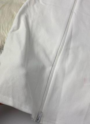 Белое обтягивающее платье мини в рубчик на змейке4 фото