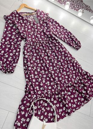 Фиолетовое платье в цветочный принт