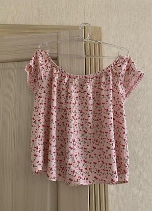 Футболка с открытыми плечами